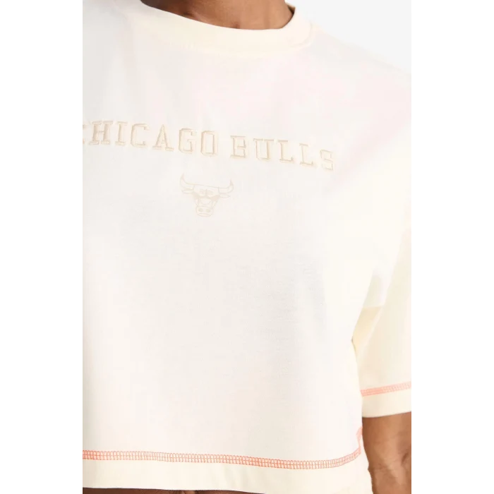 Defacto E3826 Bej DeFactoFit NBA Chicago Bulls Cropped Fit Bisiklet Yaka Sporcu Kısa Kollu Tişört