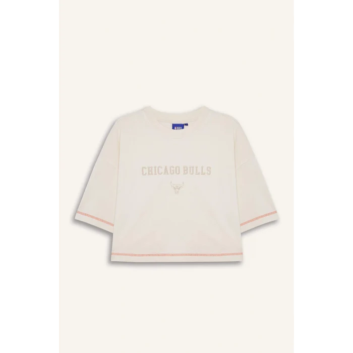 Defacto E3826 Bej DeFactoFit NBA Chicago Bulls Cropped Fit Bisiklet Yaka Sporcu Kısa Kollu Tişört