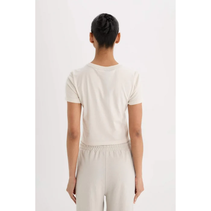 Defacto D6122 Ekru DeFactoFit NBA Los Angeles Lakers Slim Crop Fit Bisiklet Yaka Kısa Kollu Tişört