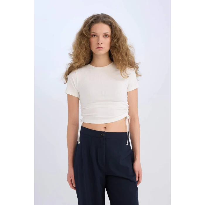 Defacto T9632 Beyaz Fitted Bisiklet Yaka Fitilli Kaşkorse Kısa Kollu Tişört