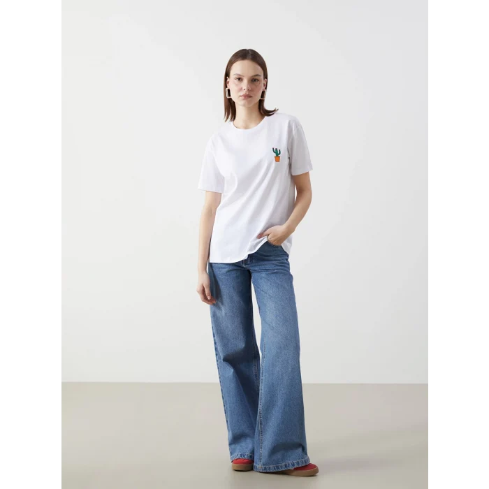 XSIDE Beyaz Bisiklet Yaka Nakışlı Kadın Tişört