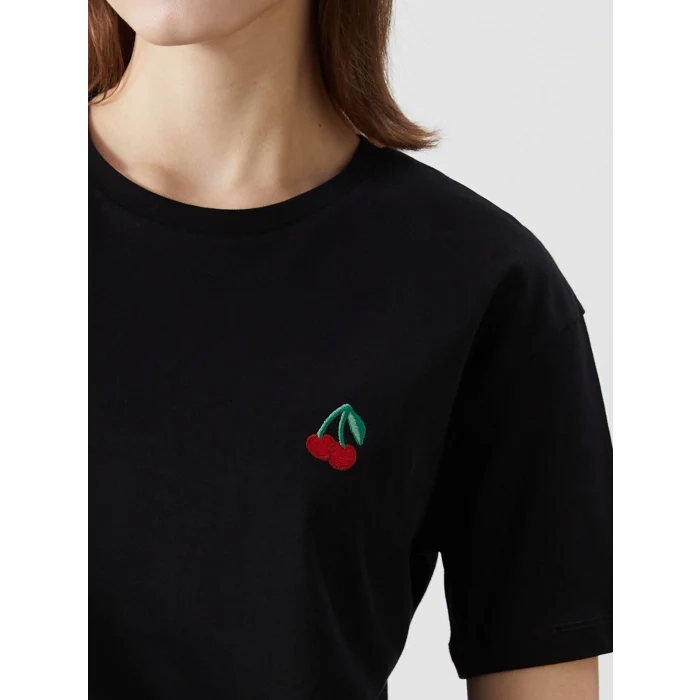 XSIDE Siyah Bisiklet Yaka Nakışlı Kadın Tişört