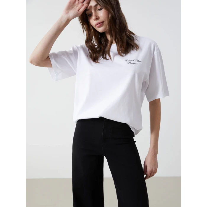 LCW Vision Beyaz Bisiklet Yaka Baskılı Oversize Kadın Tişört