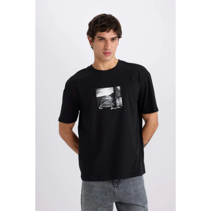Defacto E1723 Siyah %100 Pamuk Boxy Fit Bisiklet Yaka Baskılı Kısa Kollu Tişört