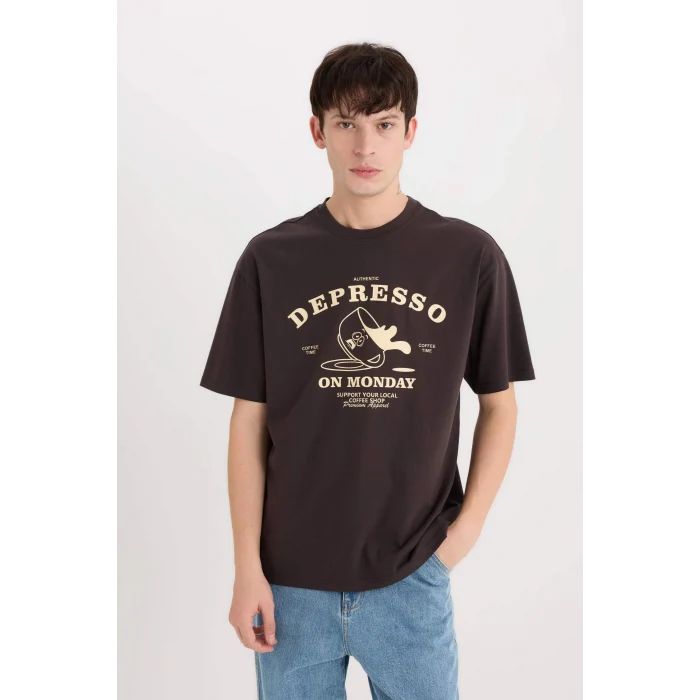 Defacto D5589 Kahve %100 Pamuk Boxy Fit Bisiklet Yaka Baskılı Kısa Kollu Tişört