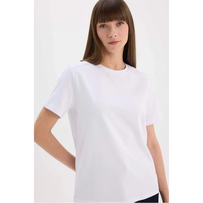 Defacto A9428 Beyaz Regular Fit Bisiklet Yaka Casual Premium Basic Düz Kısa Kollu Beyaz Tişört
