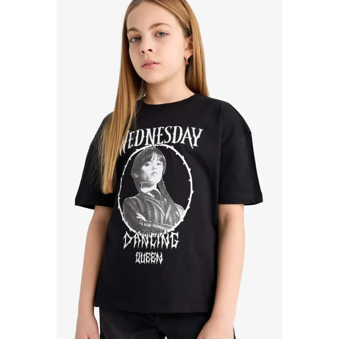Defacto E6549 Siyah Kız Çocuk Wednesday Relax Fit Bisiklet Yaka Kısa Kollu Tişört