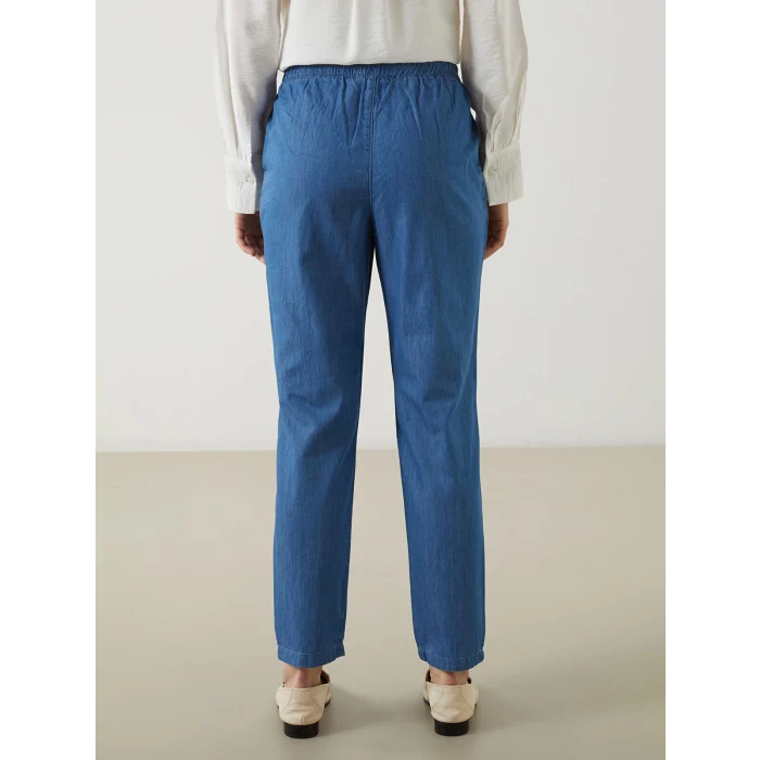 LCWAIKIKI Classic Mavi Beli Lastikli Carrot Fit Kadın Jean Pantolon