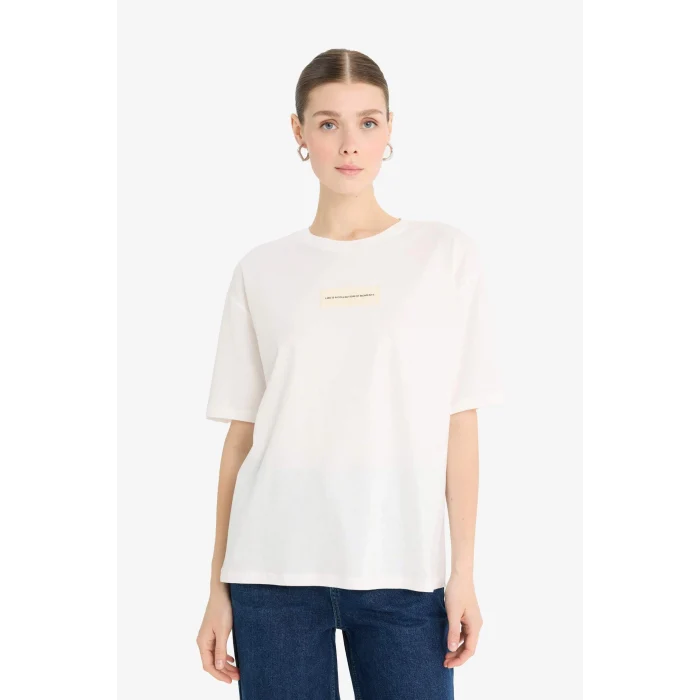 Defacto F5102 Ekru Relax Fit Bisiklet Yaka Aplike Baskılı Penye Kısa Kollu Tişört