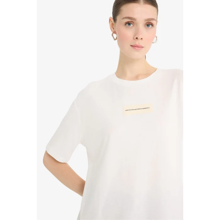 Defacto F5102 Ekru Relax Fit Bisiklet Yaka Aplike Baskılı Penye Kısa Kollu Tişört