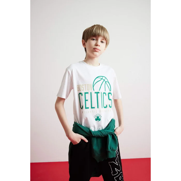 Defacto D9549 Beyaz Erkek Çocuk NBA Boston Celtics Bisiklet Yaka Kısa Kollu Tişört