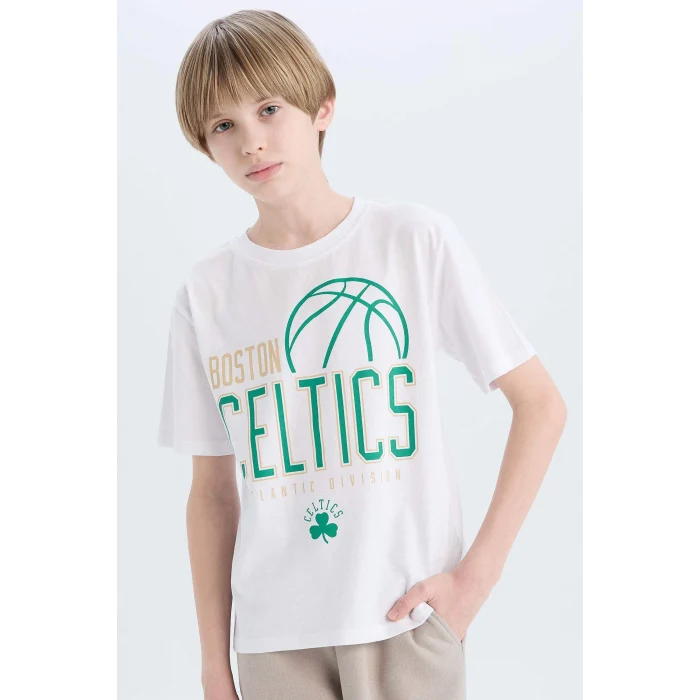 Defacto D9549 Beyaz Erkek Çocuk NBA Boston Celtics Bisiklet Yaka Kısa Kollu Tişört