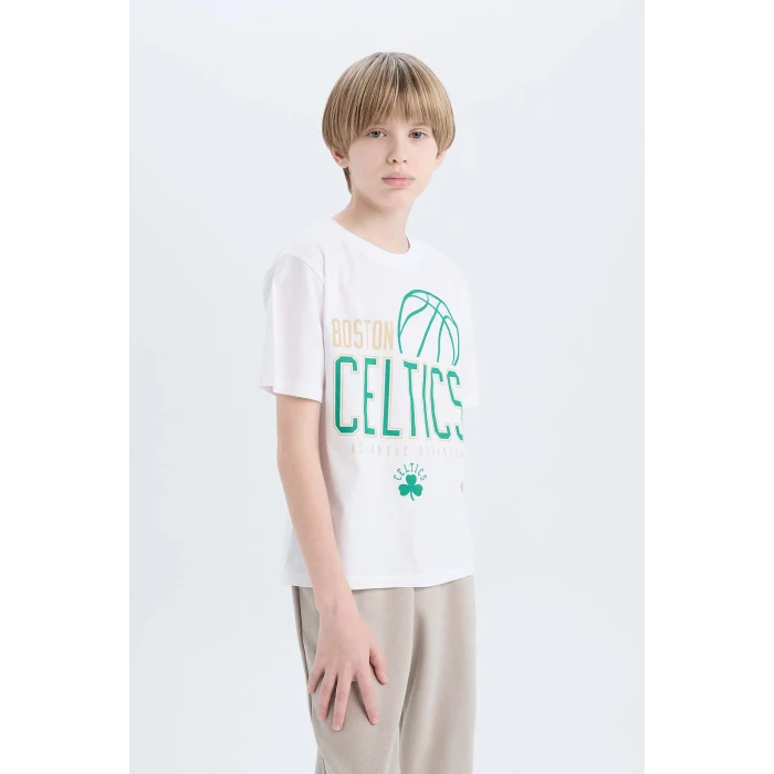 Defacto D9549 Beyaz Erkek Çocuk NBA Boston Celtics Bisiklet Yaka Kısa Kollu Tişört