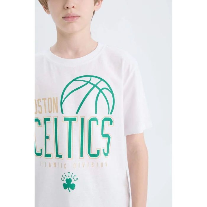 Defacto D9549 Beyaz Erkek Çocuk NBA Boston Celtics Bisiklet Yaka Kısa Kollu Tişört