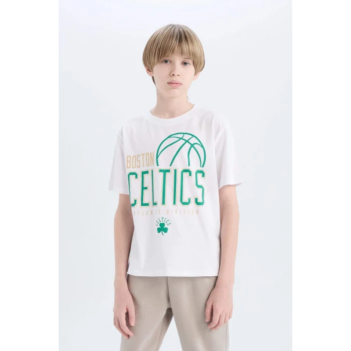 Defacto D9549 Beyaz Erkek Çocuk NBA Boston Celtics Bisiklet Yaka Kısa Kollu Tişört