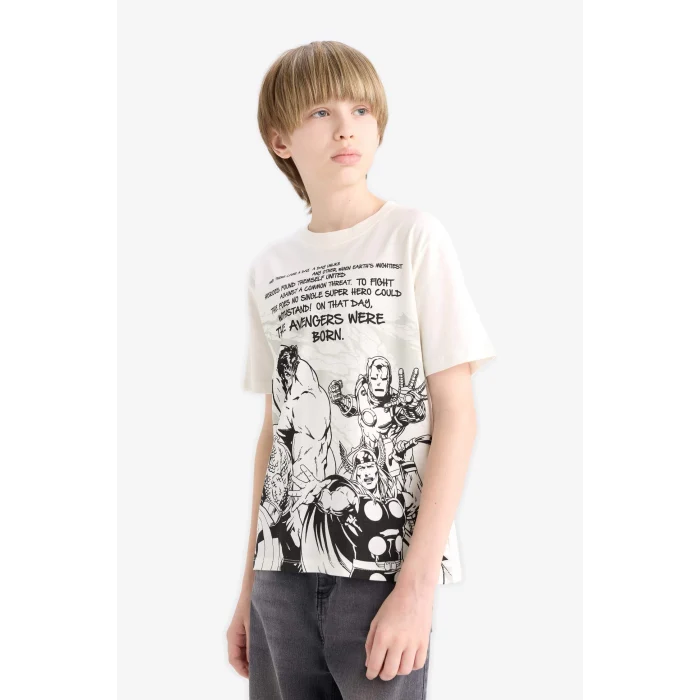 Defacto D9569 Ekru Erkek Çocuk Marvel Avengers Bisiklet Yaka Kısa Kollu Tişört