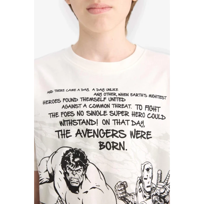 Defacto D9569 Ekru Erkek Çocuk Marvel Avengers Bisiklet Yaka Kısa Kollu Tişört