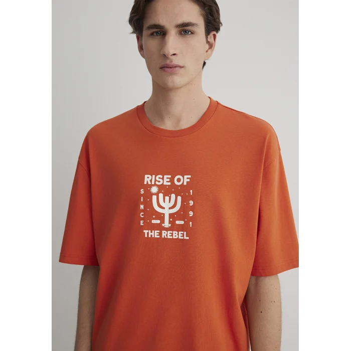 Mavi 0612669-70435 Rise Of The Rebel Baskılı Kırmızı Tişört