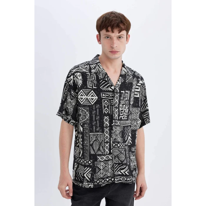 Defacto C7686 Siyah Regular Fit Yazlık Apaş Yaka Desenli Viskon Kısa Kollu Gömlek