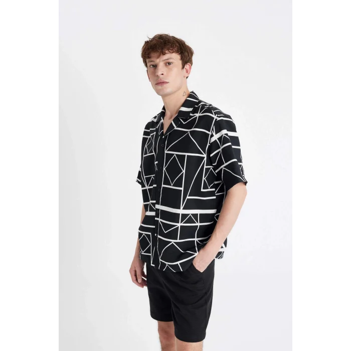 Defacto C7700 Siyah Relax Fit Yazlık Apaş Yaka Baskılı Viskon Kısa Kollu Gömlek