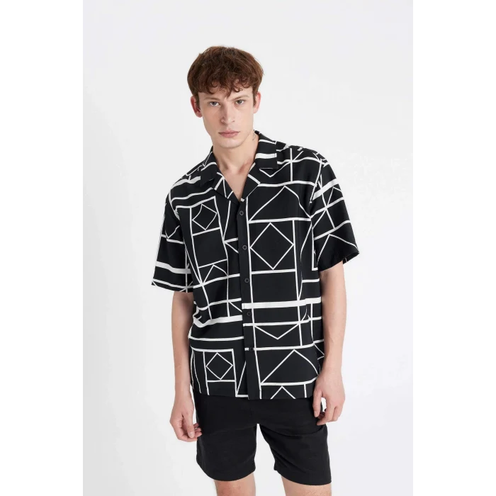 Defacto C7700 Siyah Relax Fit Yazlık Apaş Yaka Baskılı Viskon Kısa Kollu Gömlek