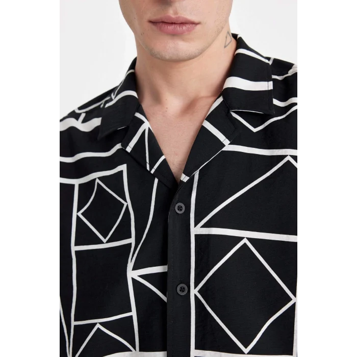 Defacto C7700 Siyah Relax Fit Yazlık Apaş Yaka Baskılı Viskon Kısa Kollu Gömlek