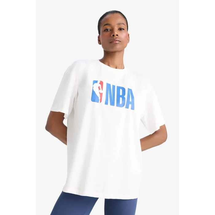 Defacto T5506 Beyaz DeFactoFit NBA Wordmark Oversize Geniş Kalıp Bisiklet Yaka Baskılı Kısa Kollu Tişört