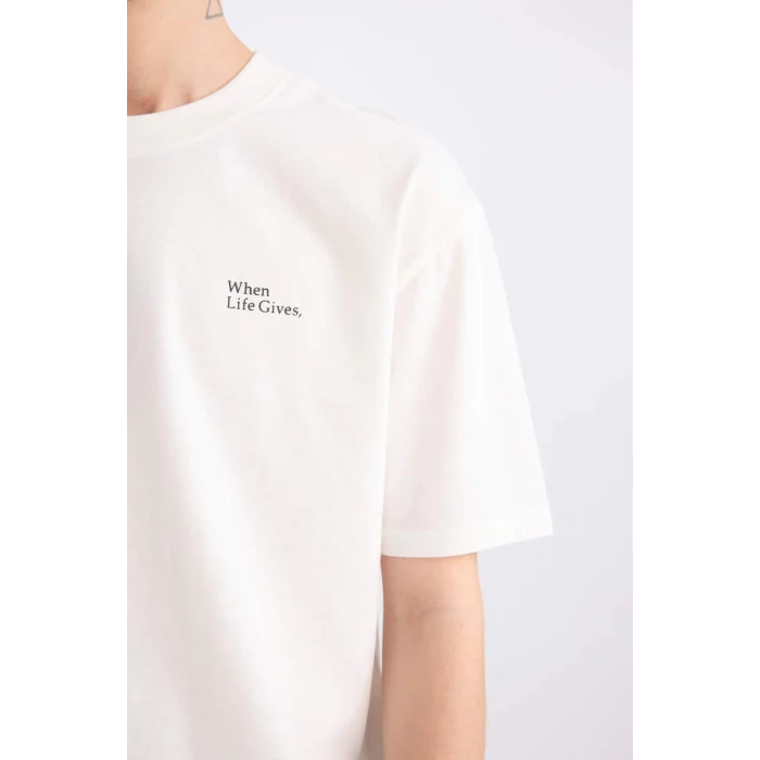 Defacto E0910 Ekru %100 Pamuk Boxy Fit Bisiklet Yaka Sırt Baskılı Kısa Kollu Tişört