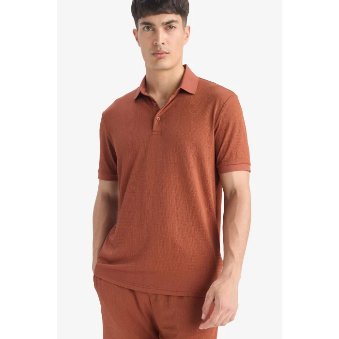 Defacto E1222 Kahve Slim Fit Dar Kesim Dokulu Kısa Kollu Krinkıl Polo Tişört