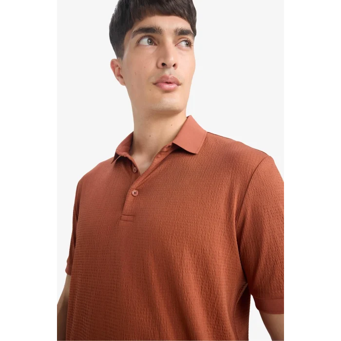 Defacto E1222 Kahve Slim Fit Dar Kesim Dokulu Kısa Kollu Krinkıl Polo Tişört