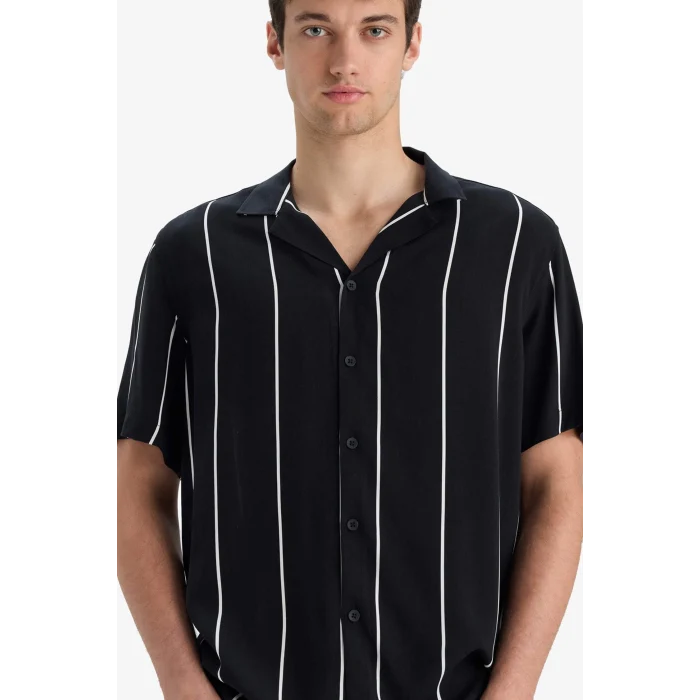 Defacto E2559 Siyah Regular Fit Apaş Yaka Çizgili Yazlık Kısa Kollu Gömlek
