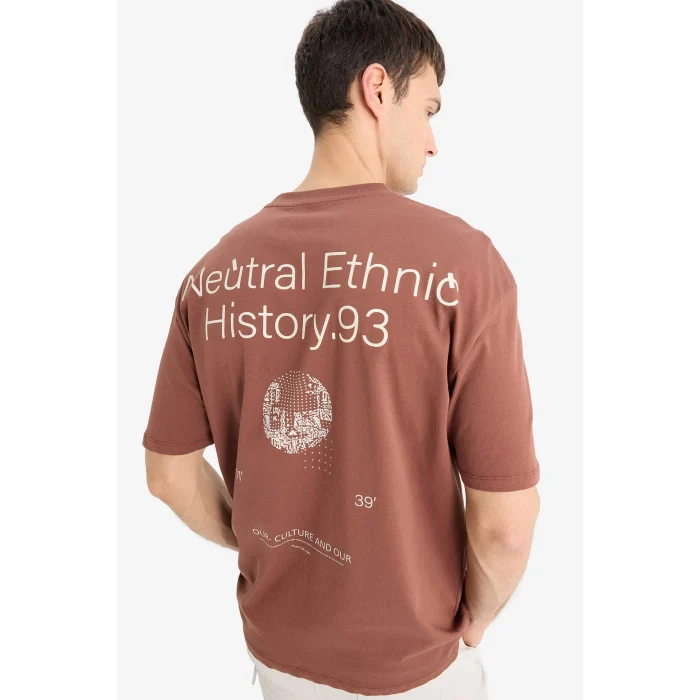 Defacto E1698 Kahve %100 Pamuk Boxy Fit Bisiklet Yaka Sırt Baskılı Kısa Kollu Tişört