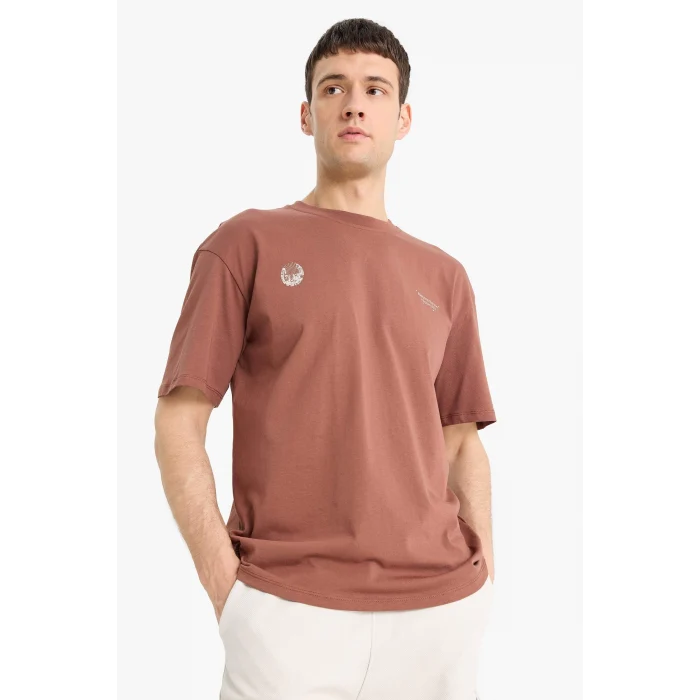 Defacto E1698 Kahve %100 Pamuk Boxy Fit Bisiklet Yaka Sırt Baskılı Kısa Kollu Tişört