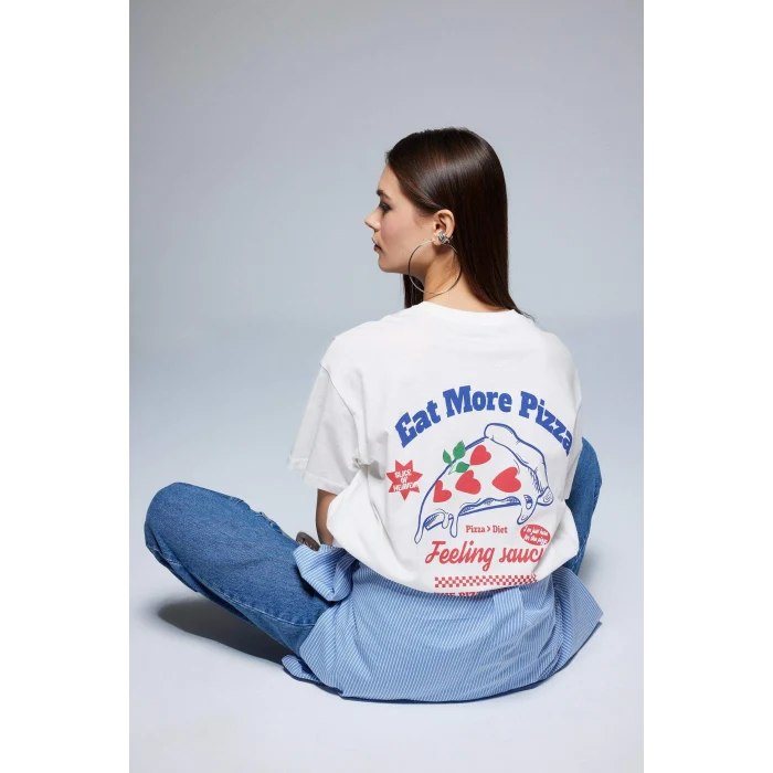 Defacto F2646 Ekru Coool Oversize Geniş Kalıp Bisiklet Yaka Sırt Baskılı Kısa Kollu Tişört