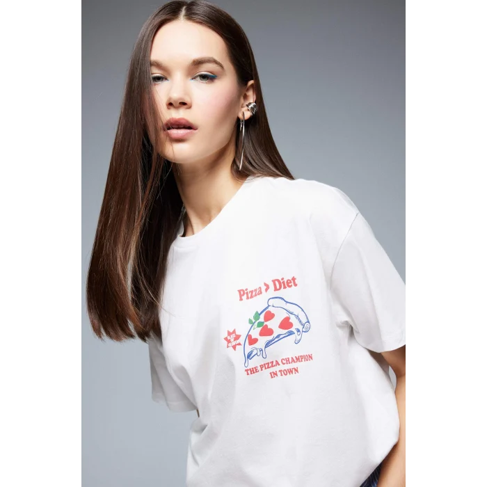 Defacto F2646 Ekru Coool Oversize Geniş Kalıp Bisiklet Yaka Sırt Baskılı Kısa Kollu Tişört