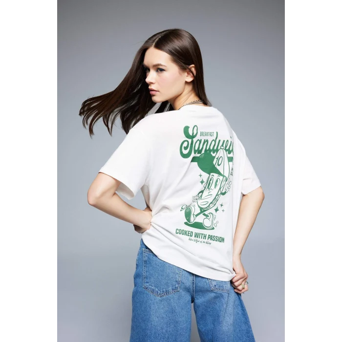 Defacto F2645 Ekru Coool Oversize Geniş Kalıp Bisiklet Yaka Sırt Baskılı Kısa Kollu Tişört