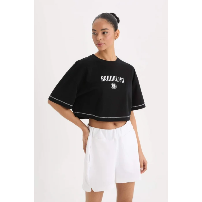Defacto B9953 Siyah DeFactoFit NBA Brooklyn Nets Cropped Fit Bisiklet Yaka Kısa Kollu Tişört