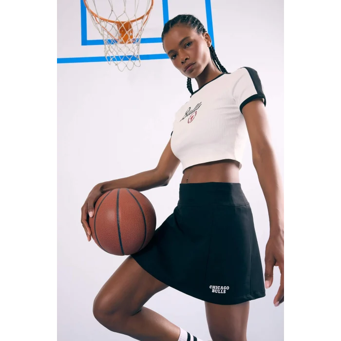 Defacto E2362 Ekru DeFactoFit NBA Chicago Bulls Slim Fit Dar Kesim Bisiklet Yaka Sporcu Fitilli Kaşkorse Kısa Kollu Tişört