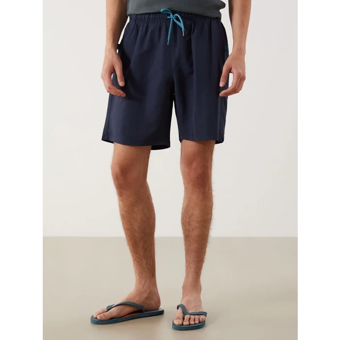 LCWAIKIKI Classic Indigo Diz Hizası Boy Basic Erkek Deniz Şortu