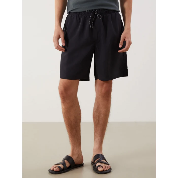 LCWAIKIKI Classic Siyah Diz Hizası Boy Basic Erkek Deniz Şortu