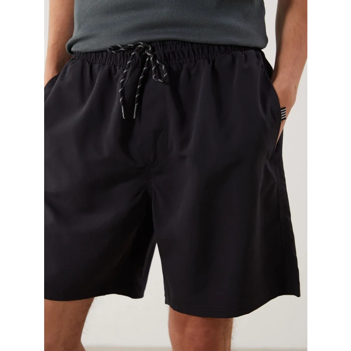 LCWAIKIKI Classic Siyah Diz Hizası Boy Basic Erkek Deniz Şortu