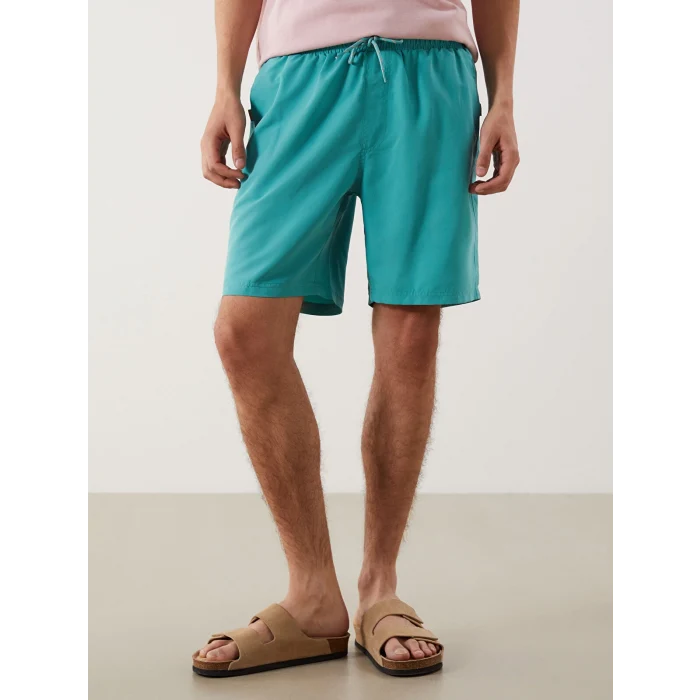LCWAIKIKI Classic Turkuaz Kısa Boy Basic Erkek Deniz Şortu