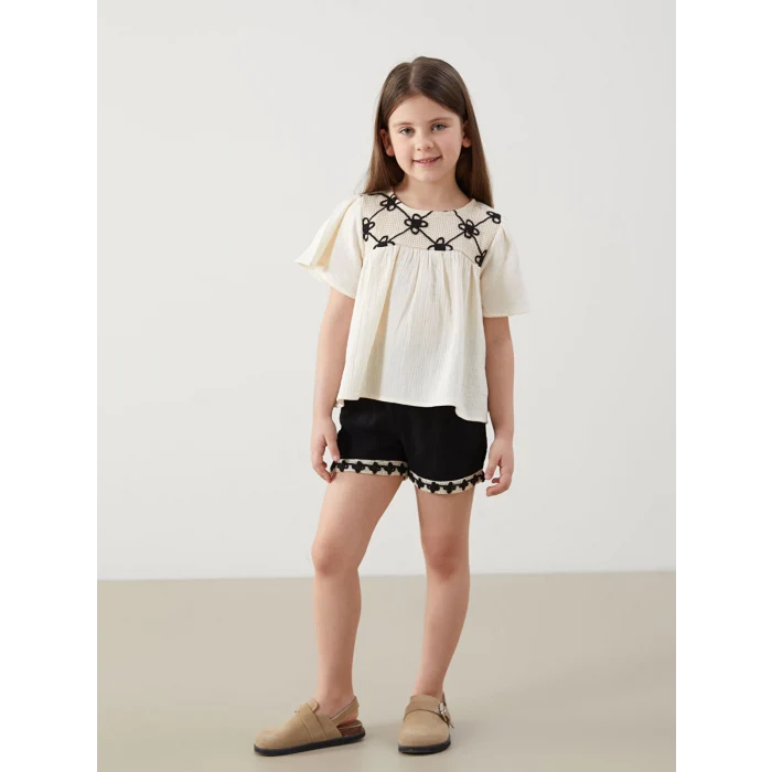 LCW Kids Ekru Nakışlı Kız Çocuk Tişört ve Şort 2li