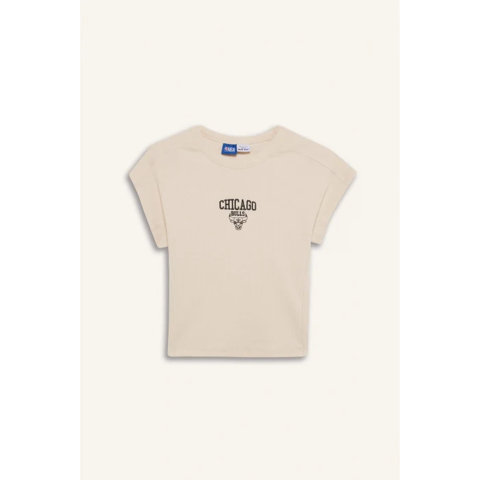 Defacto E3829 Bej DeFactoFit NBA Chicago Bulls Standart Fit Bisiklet Yaka Nakış Baskı Fitilli Kaşkorse Kısa Kollu Tişört