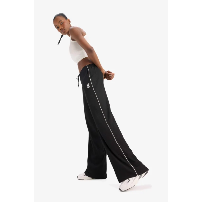 Defacto D8804 Siyah DeFactoFit NBA Miami Heat Wide Leg Çift Cepli Geniş Paça Standart Boy Krinkıl İnce Sporcu Pantolon