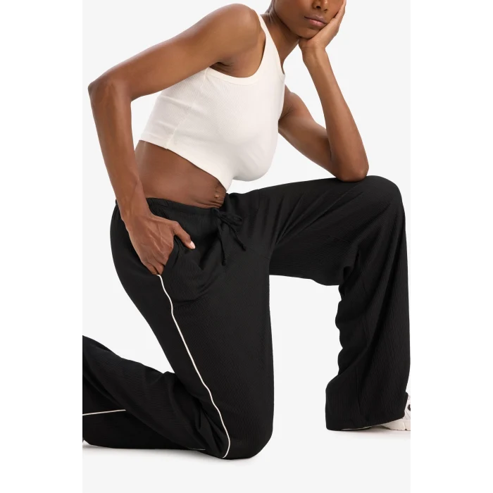 Defacto D8804 Siyah DeFactoFit NBA Miami Heat Wide Leg Çift Cepli Geniş Paça Standart Boy Krinkıl İnce Sporcu Pantolon