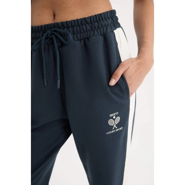 Defacto D7138 Lacivert DeFactoFit Standart Fit Sporcu Jogger İnce Eşofman Altı Beli Bağcıklı Cepli Baskılı