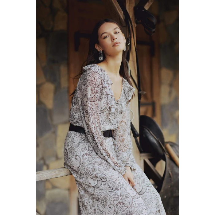 Defacto E7169 Bej Fırfırlı Yaka Etnik Desenli Şifon Uzun Kollu Midi Elbise