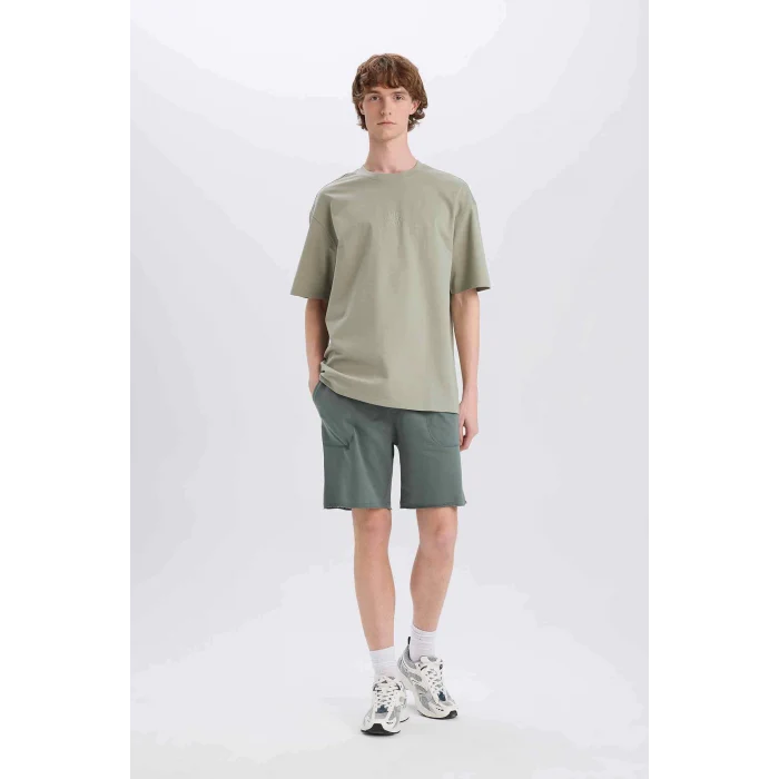 Defacto B8673 Yeşil %100 Pamuk Slim Fit Dar Kesim Dar Paça Cepli Basic Düz Şort