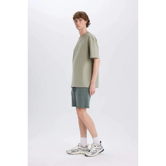 Defacto B8673 Yeşil %100 Pamuk Slim Fit Dar Kesim Dar Paça Cepli Basic Düz Şort